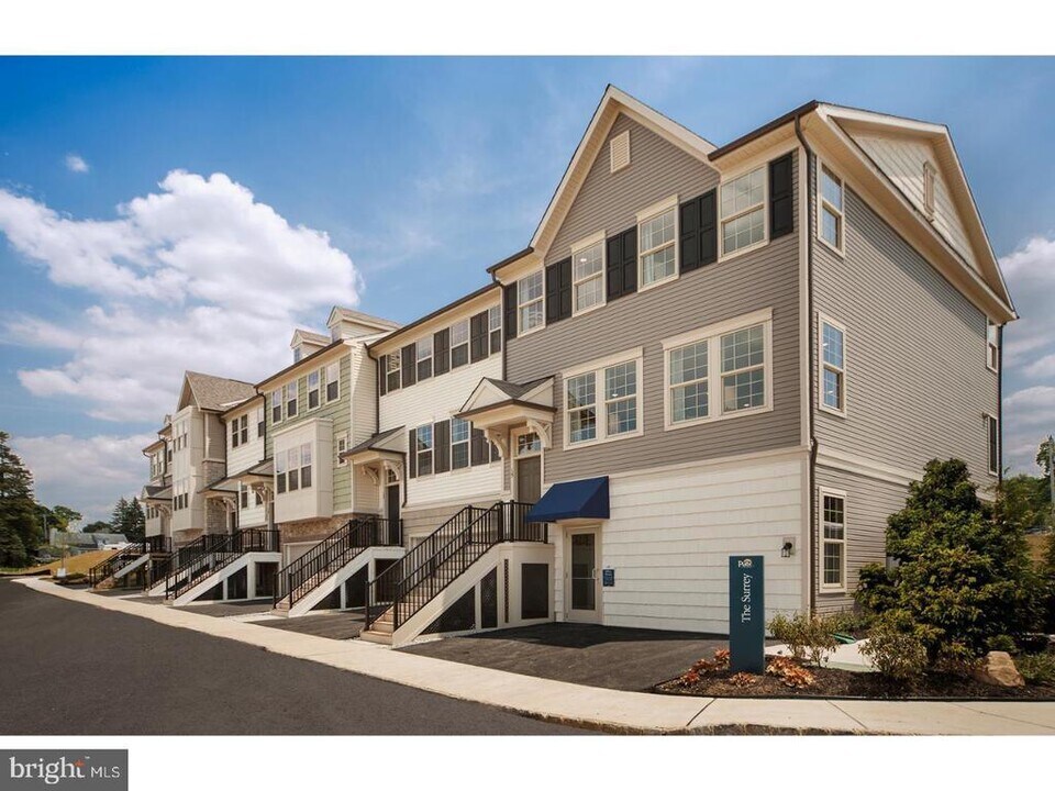 23 Addison Ln in Malvern, PA - Building Photo
