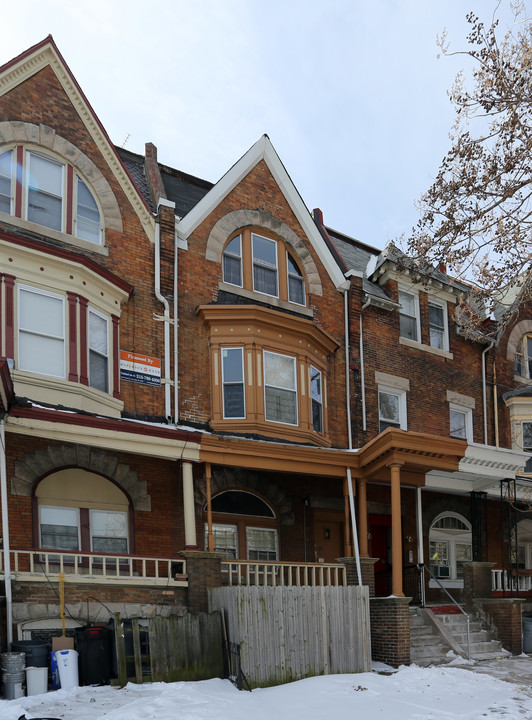 4232 Chestnut St in Philadelphia, PA - Foto de edificio