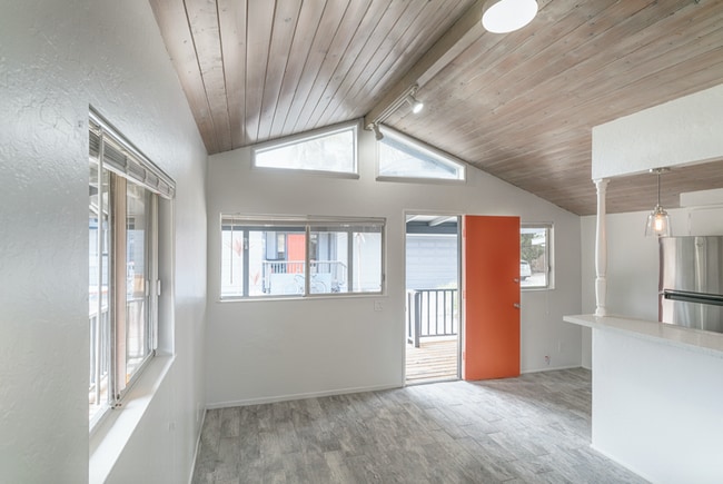 932 Camino Del Sur in Isla Vista, CA - Building Photo - Building Photo