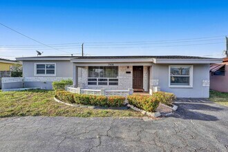 7936 Indigo St in Miramar, FL - Foto de edificio - Building Photo