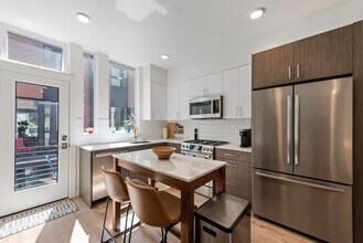 422 10th Ave E, Unit SI ID1035863P in Seattle, WA - Foto de edificio - Building Photo