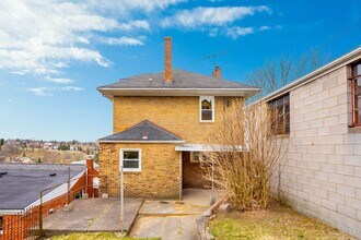 417 Reifert St in Pittsburgh, PA - Building Photo - Building Photo