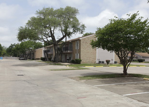 The Life at Forest View in Clute, TX - Building Photo - Building Photo