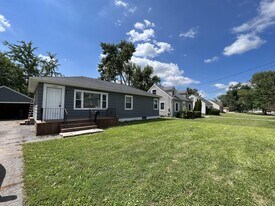 1407 32nd St NE in Cedar Rapids, IA - Building Photo