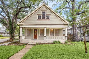 321 W 13th St in Houston, TX - Building Photo