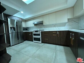 2435 Florencita Dr W in Montrose, CA - Building Photo - Building Photo