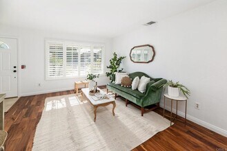 7589 Alonda Way in San Diego, CA - Building Photo - Building Photo
