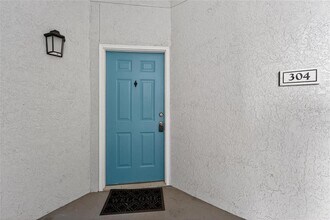 5611 Legacy Crescent Pl in Riverview, FL - Building Photo - Building Photo