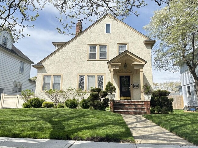 property at 43 Rolling St