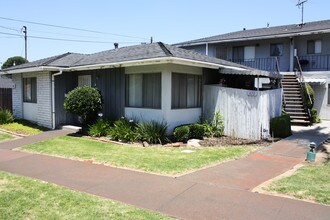 Alta Terrace in La Habra, CA - Foto de edificio - Building Photo