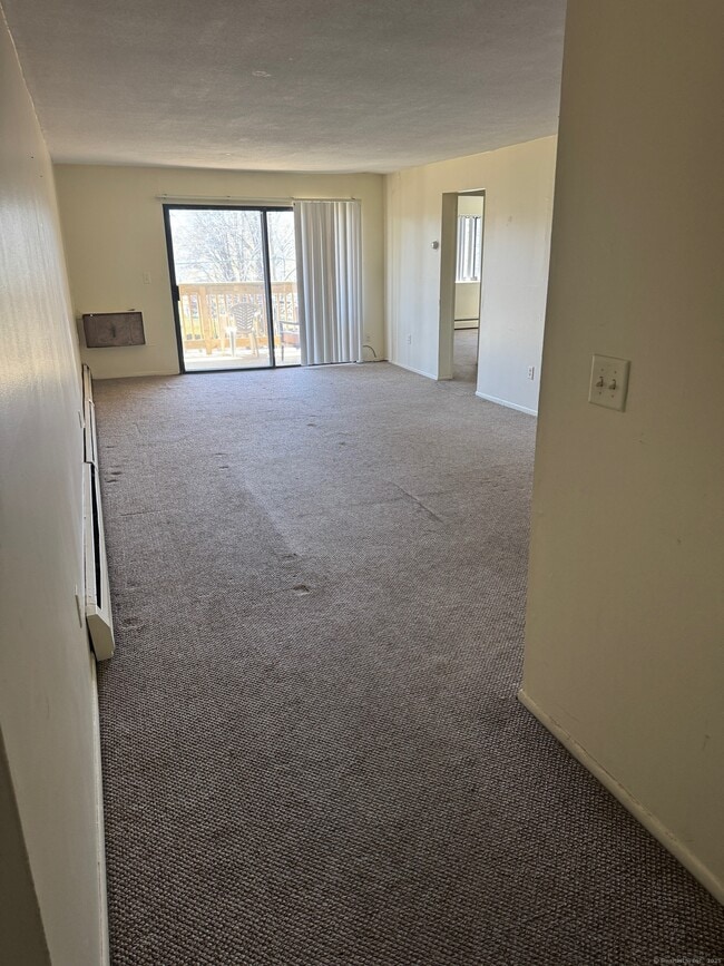 153 Bull Hill Ln in West Haven, CT - Building Photo - Building Photo