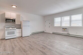 109 McCabe Ave in Bradley Beach, NJ - Building Photo - Building Photo