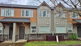 16769 Champion Wy in Sandy, OR - Building Photo