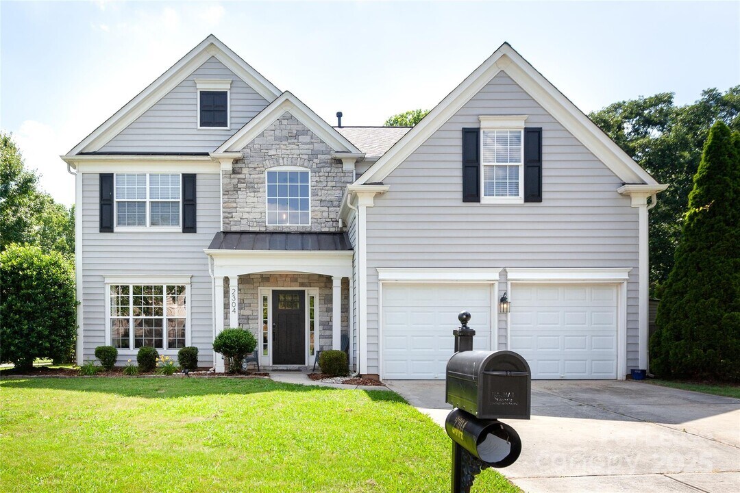 2304 Coltsgate Road in Waxhaw, NC - Building Photo