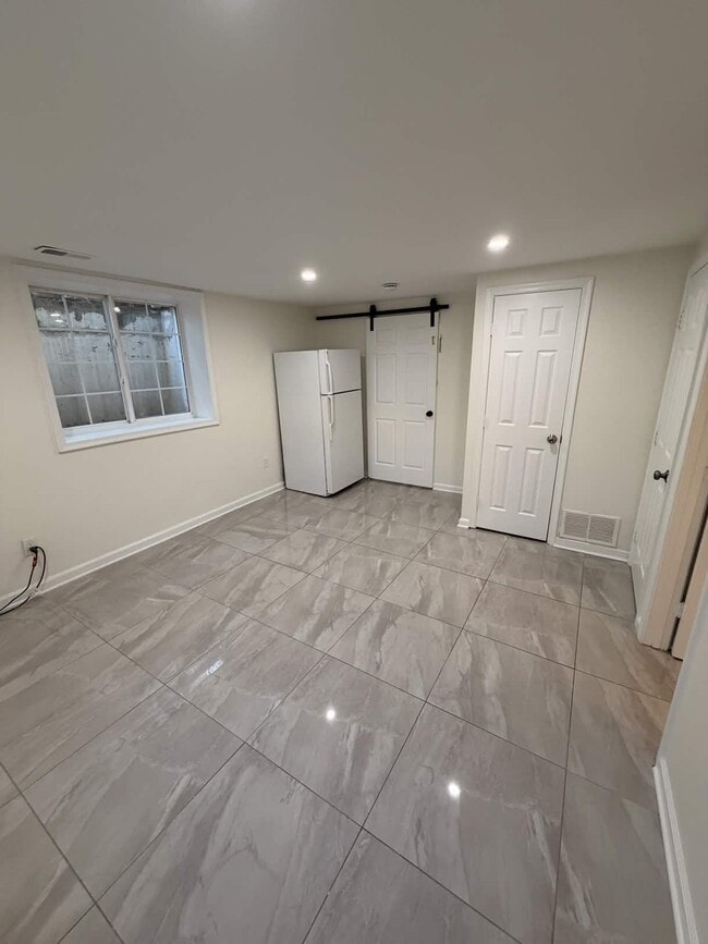 2012 Henry Rd in Rockville, MD - Building Photo - Building Photo