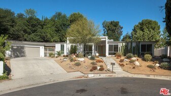 4207 Michelangelo Ave in Los Angeles, CA - Building Photo