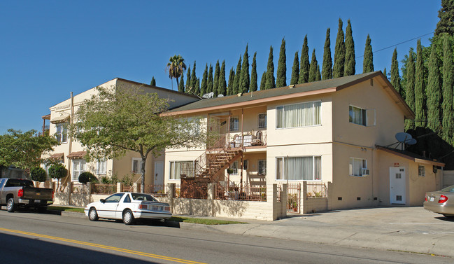 5917 Fountain Ave in Los Angeles, CA - Foto de edificio - Building Photo