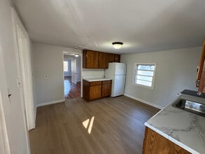 223 N Main St in Naugatuck, CT - Building Photo - Building Photo