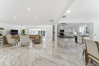 201 Calle Grande Dr in Hollywood, FL - Foto de edificio - Building Photo