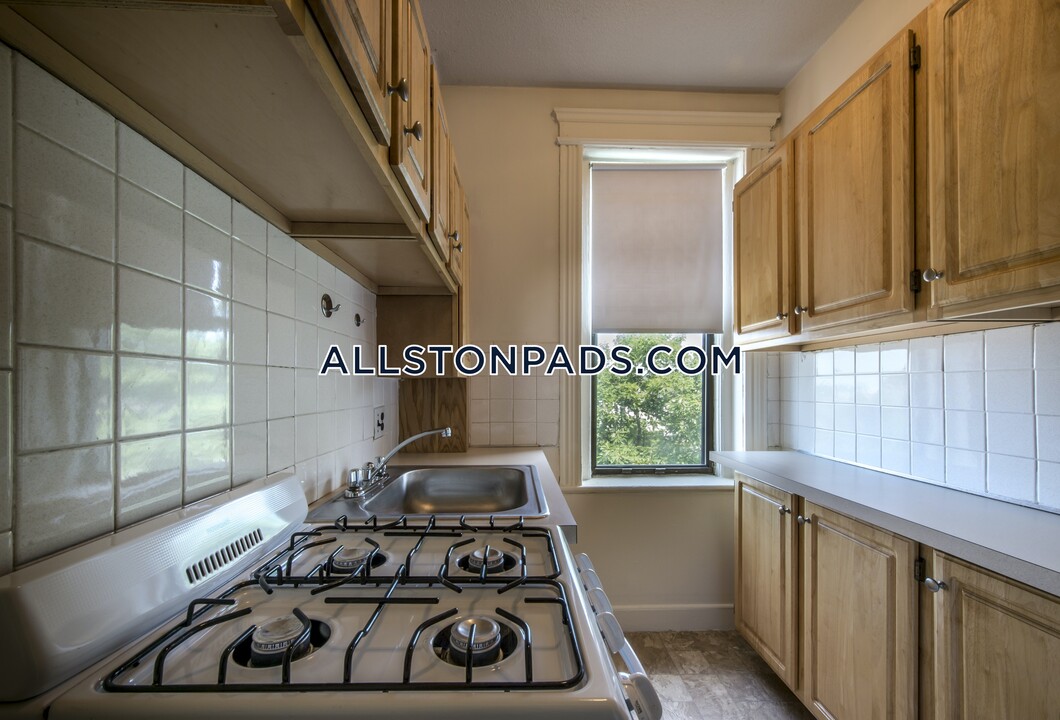 1156 Commonwealth Ave in Boston, MA - Building Photo