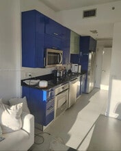 60 SW 13th St, Unit 1117 in Miami, FL - Building Photo - Building Photo