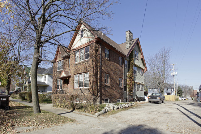 226 W Walnut St in Kalamazoo, MI - Foto de edificio - Building Photo