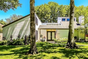 16351 Craighurst Dr in Houston, TX - Building Photo