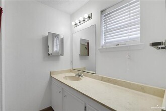 17 S 15th St in McAllen, TX - Building Photo - Building Photo