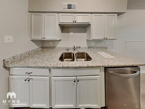 1938 W Holmes Rd in Memphis, TN - Foto de edificio - Building Photo