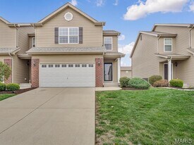 863 Harbor Woods Dr in Fairview Heights, IL - Building Photo