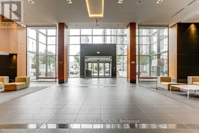 135 Village Green Square in Toronto, ON - Building Photo - Building Photo