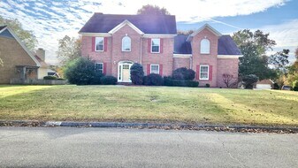 3901 S Lake Blvd in Knoxville, TN - Building Photo