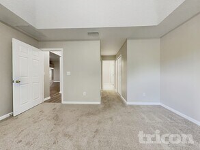 13730 Fish Eagle Dr W in Jacksonville, FL - Foto de edificio - Building Photo