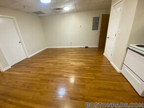22 High St in Medford, MA - Foto de edificio - Building Photo