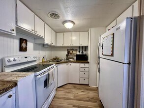 27 Mandalay Dr in Hendersonville, NC - Building Photo - Building Photo