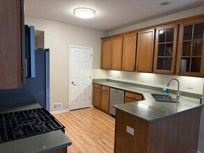 1147 Heron Cir in Joliet, IL - Building Photo - Building Photo