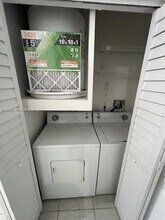 18336 NW 68th Ave in Hialeah, FL - Foto de edificio - Building Photo