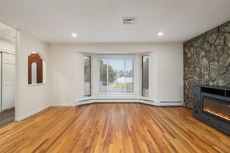 4100 Meadow Ln in Seaford, NY - Building Photo - Building Photo
