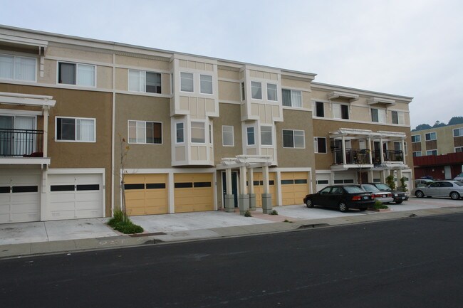 978 Brusco Way in South San Francisco, CA - Foto de edificio - Building Photo