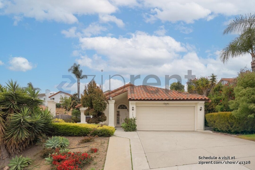 9453 Stargaze Ave in San Diego, CA - Building Photo