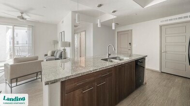 7700 W Aspera Blvd in Glendale, AZ - Foto de edificio - Building Photo