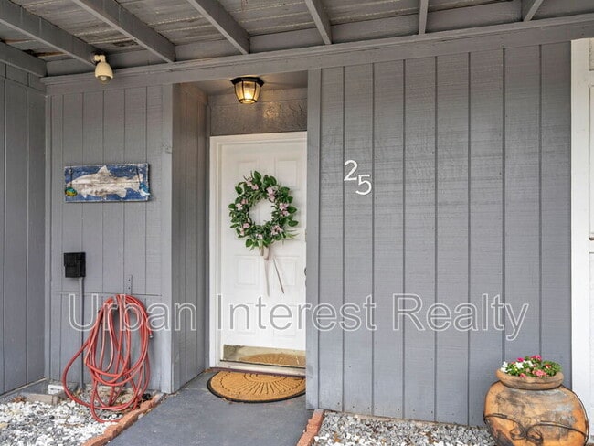 25 Court Dr in Destin, FL - Building Photo - Building Photo