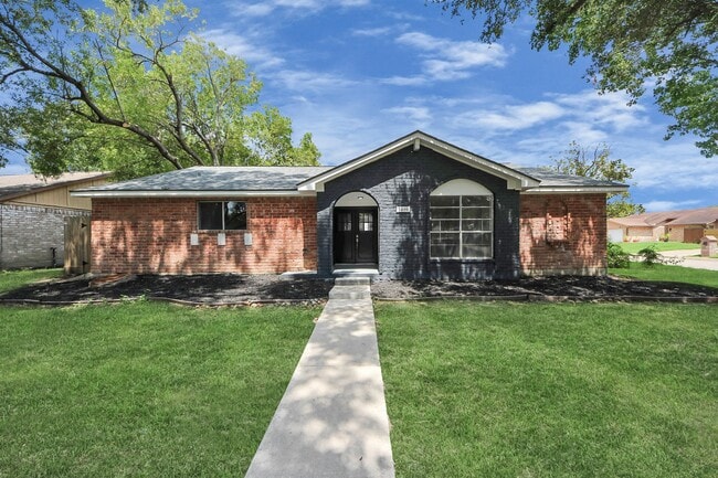 property at 3400 Surrey Ln