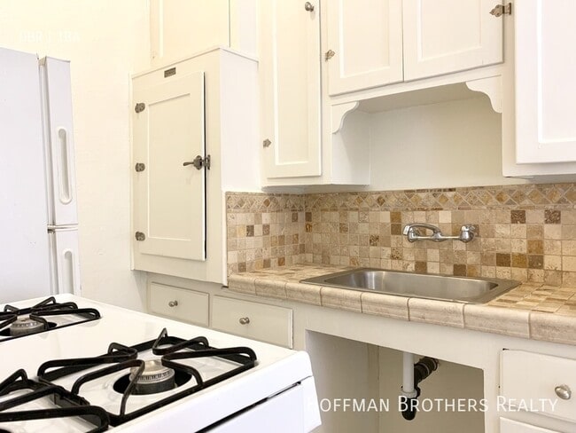 520 S Mariposa Ave, Unit 304