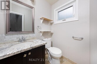 2 Chancery Ln in Toronto, ON - Building Photo - Building Photo