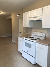 1207 Holly Ave-Unit -Unit H in South Pittsburg, TN - Building Photo - Building Photo