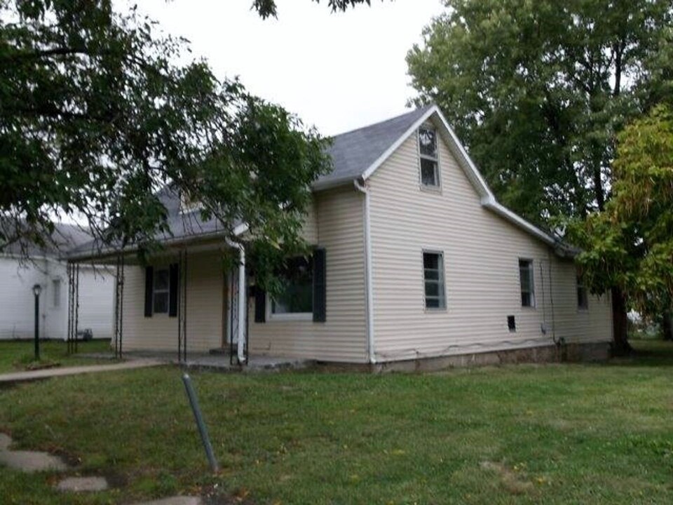 817 E 14th St in Sedalia, MO - Building Photo