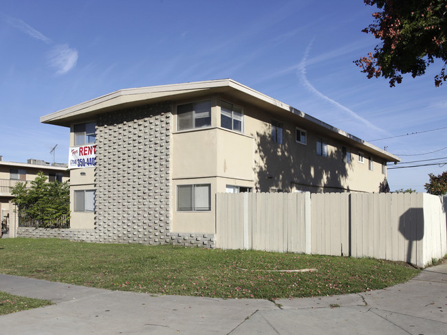 3403 W Olinda Ln in Anaheim, CA - Foto de edificio - Building Photo