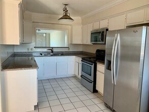 2210 Dorrington St-Unit -401 in Houston, TX - Building Photo - Building Photo