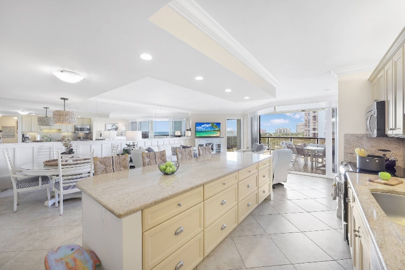 730 S Collier Blvd in Marco Island, FL - Foto de edificio